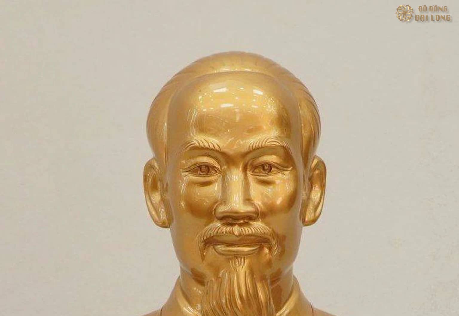 Cận cảnh tượng Bác Hồ bằng đồng đỏ tại Đồ Đồng Đại Long