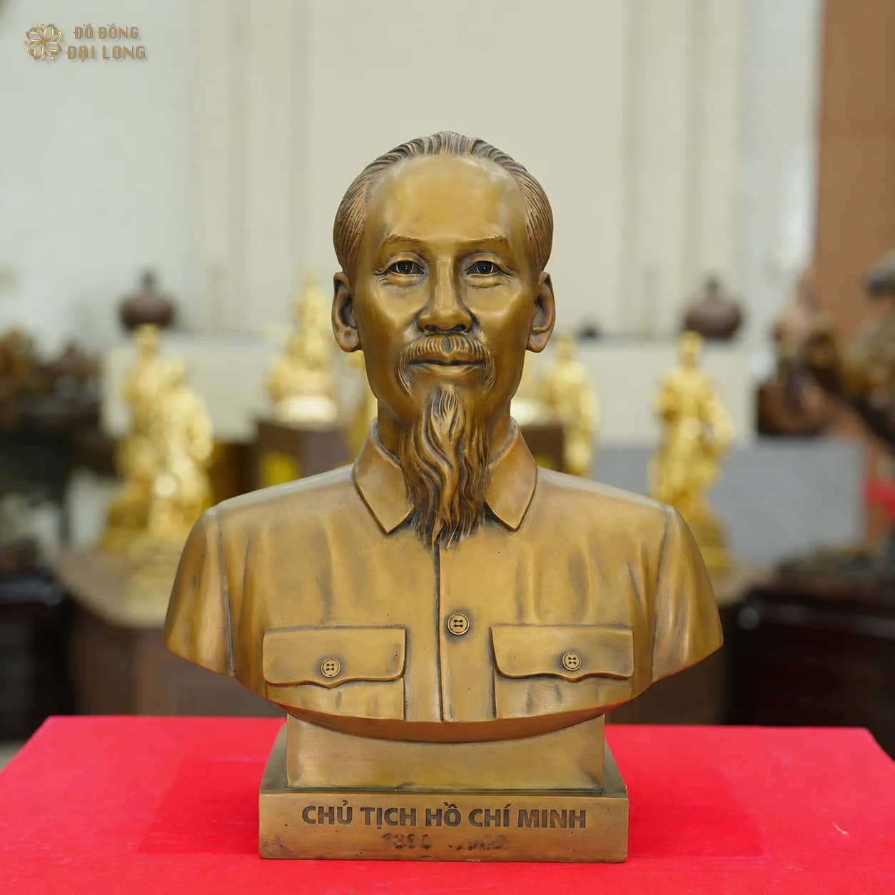 Tượng đồng bán thân Chủ tịch Hồ Chí Minh hoàn thiện màu hun giả cổ tại Đồ Đồng Đại Long