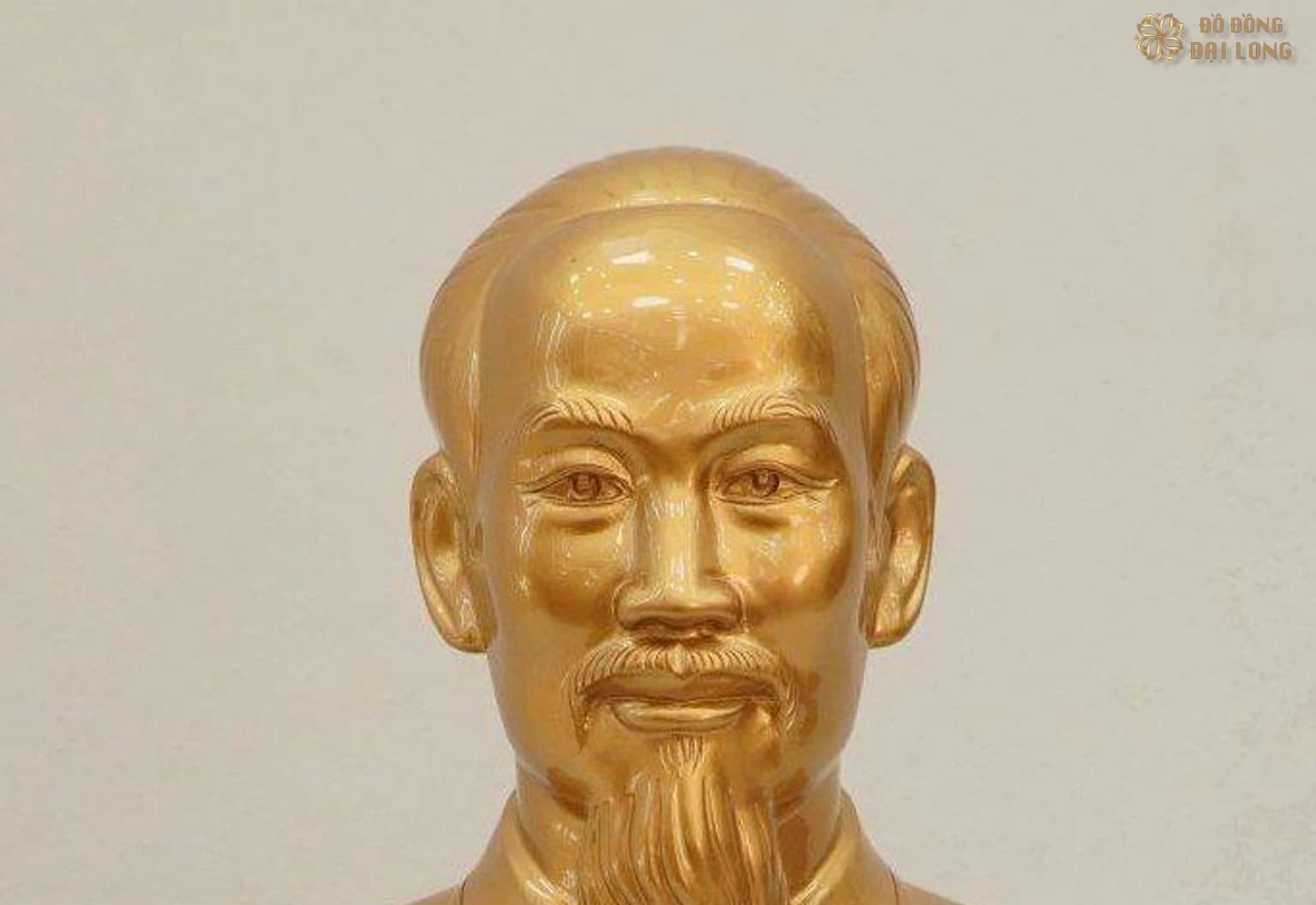 Cận cảnh tượng Bác Hồ bằng đồng đỏ tại Đồ Đồng Đại Long