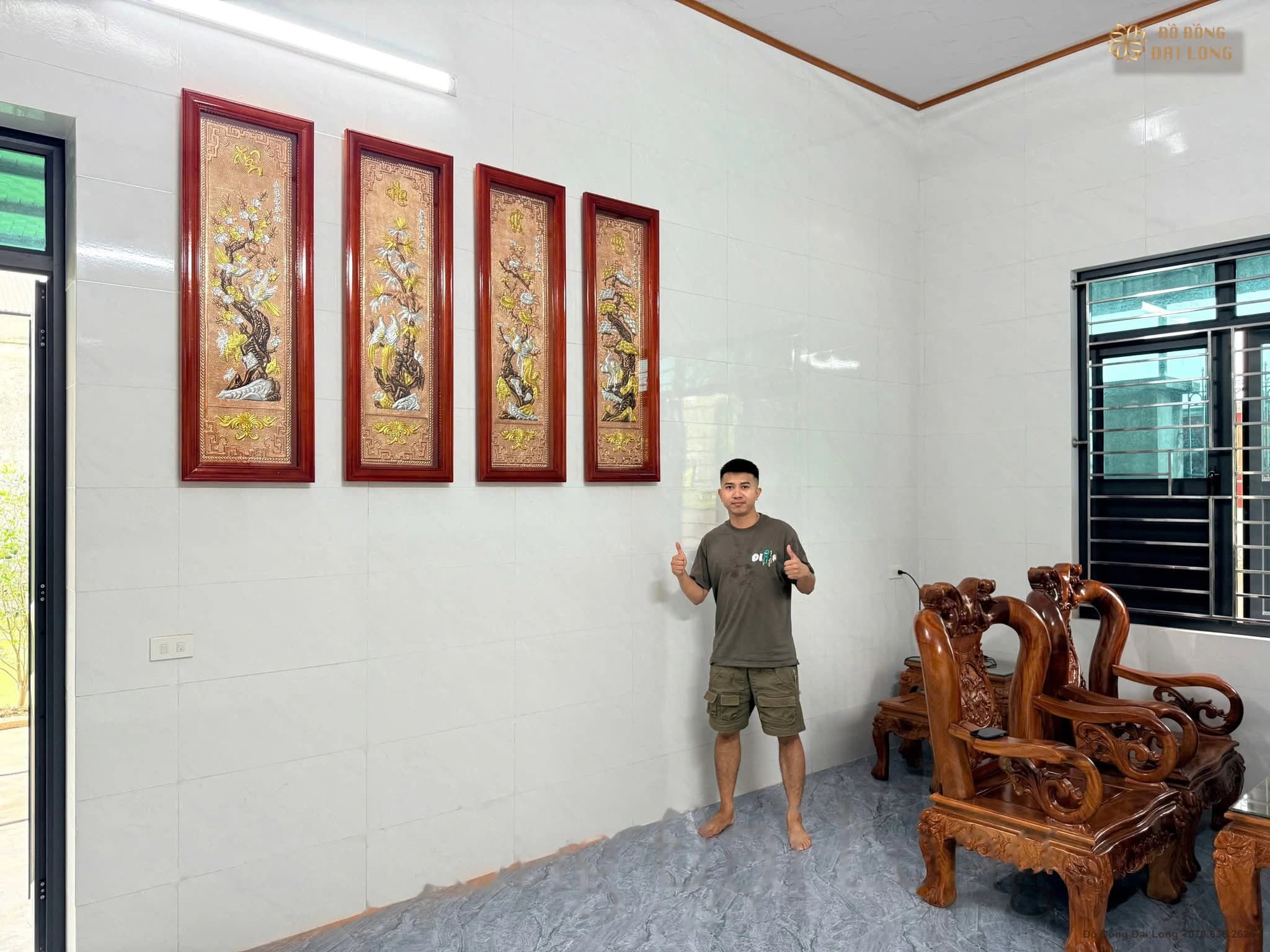 Bộ tranh Tứ Quý bốn tấm khung gỗ đỏ trong phòng khách