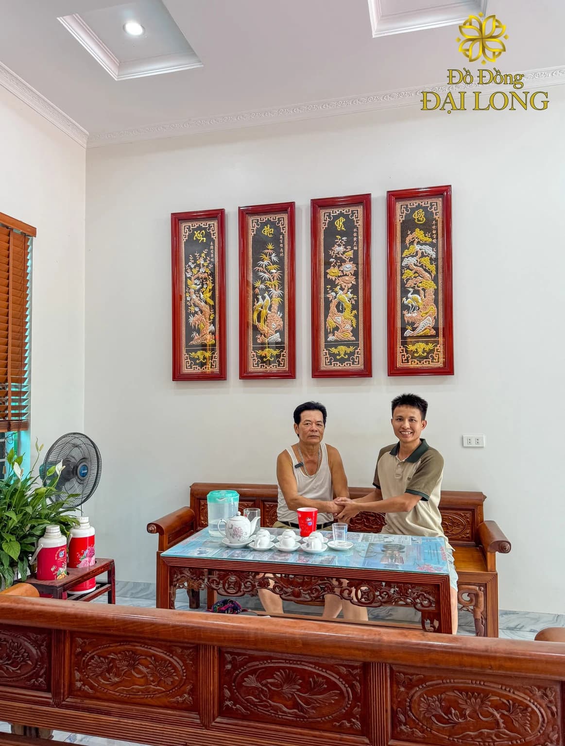 Bộ tranh đồng Tứ Quý treo trong phòng khách nội thất gỗ